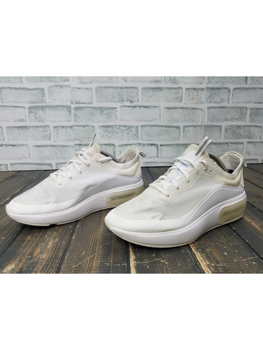 Nike Air Max Dia SE AR7410-100 Summit White Sneakers Women's Size 9